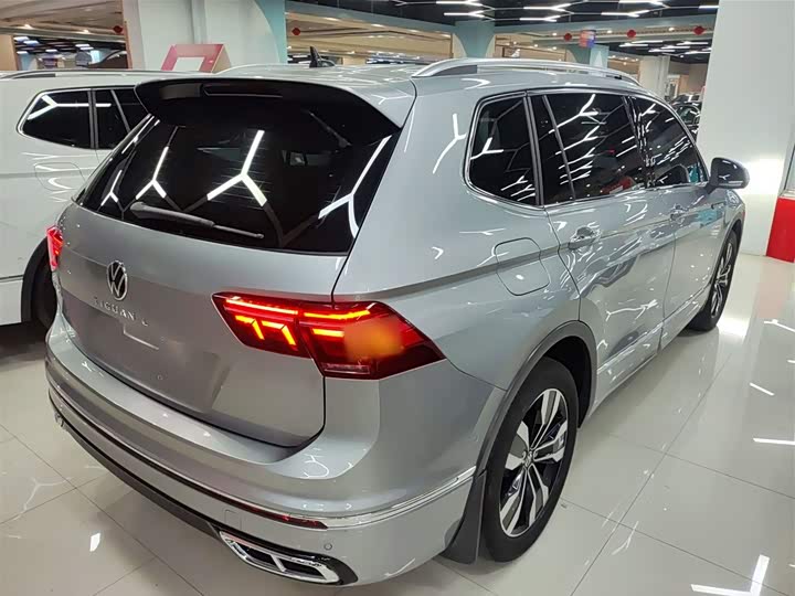 Фото 7 - Volkswagen Tiguan L Pro