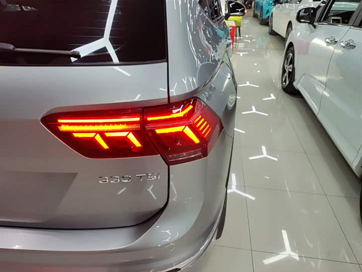 Фото 8 - Volkswagen Tiguan L Pro