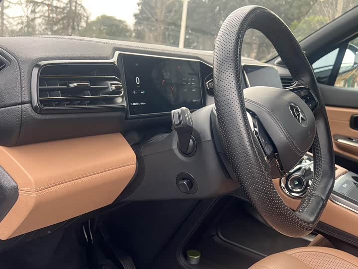 Фото 6 - Nio ES8