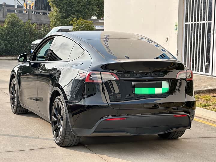 Фото 3 - Tesla Model Y