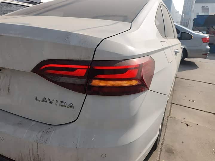 Фото 8 - Volkswagen Lavida