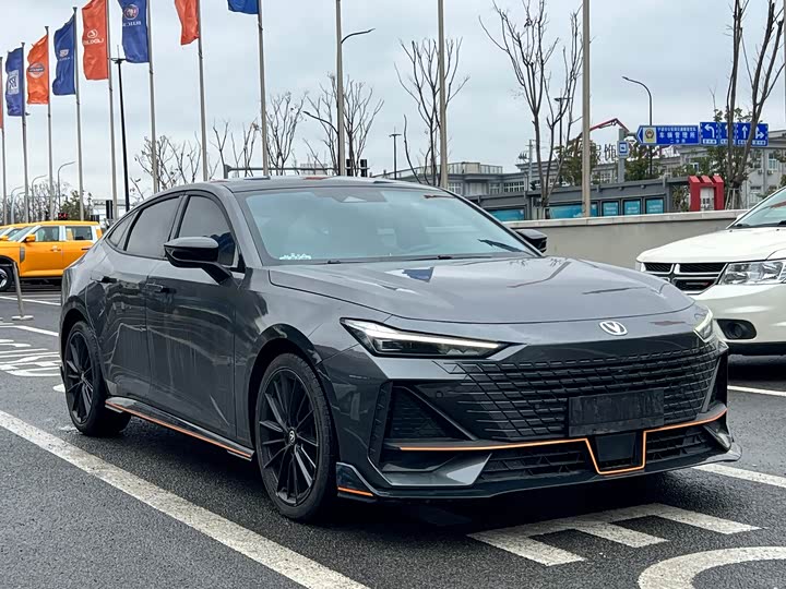 Фото 3 - Changan UNI-V