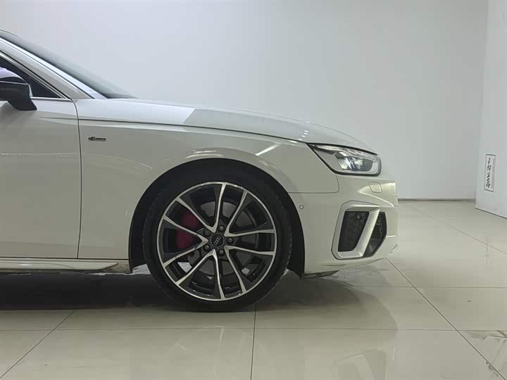 Фото 8 - Audi A4L