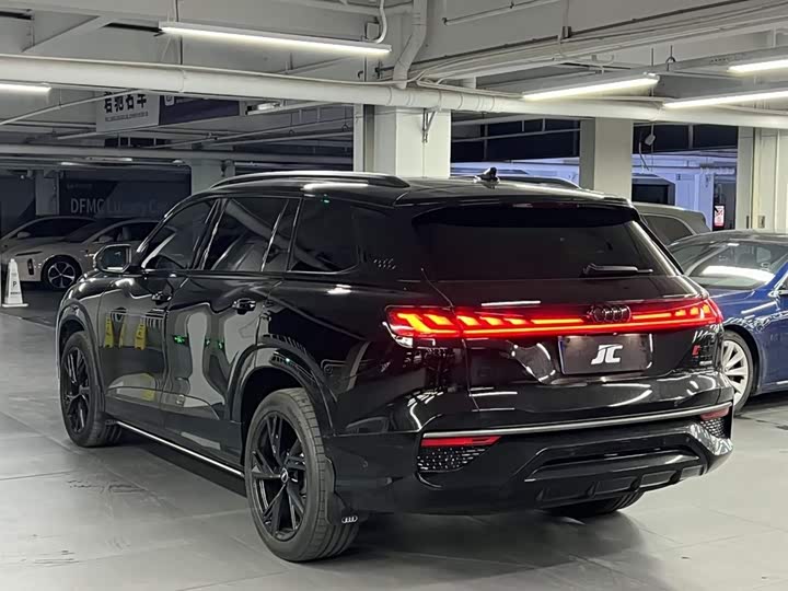 Фото 3 - Audi Q6