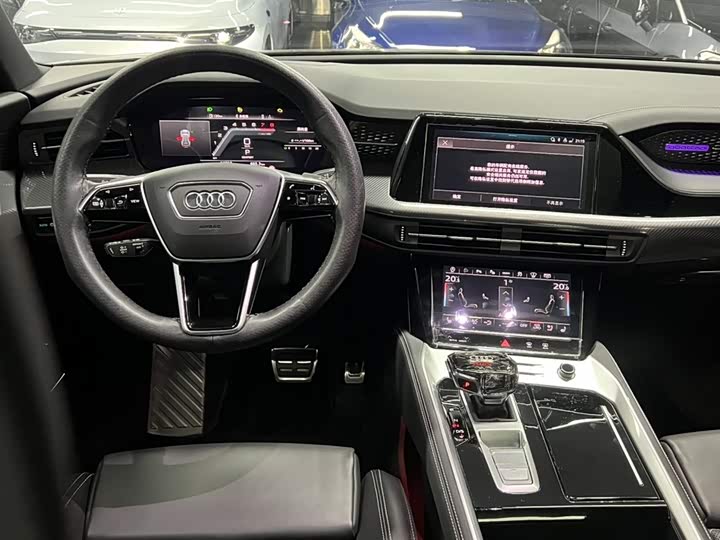 Фото 8 - Audi Q6