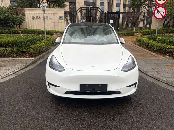 Фото 2 - Tesla Model Y