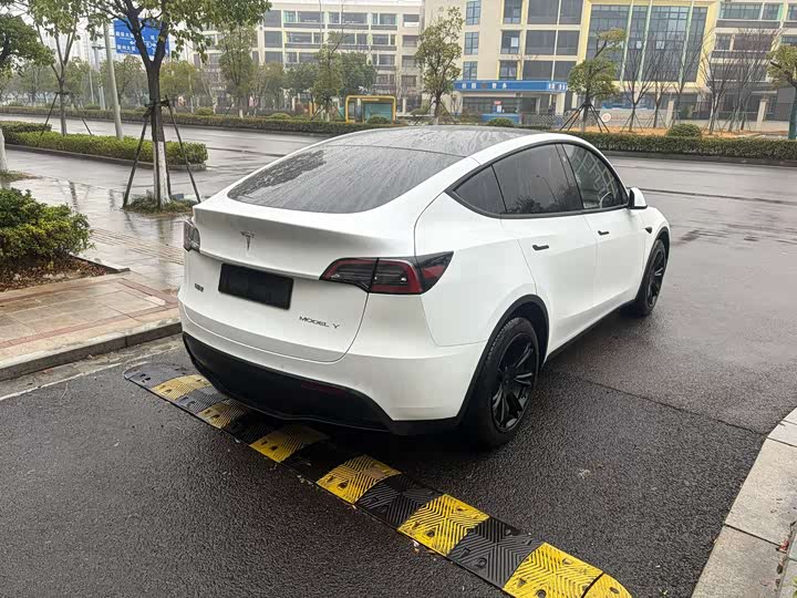 Фото 9 - Tesla Model Y