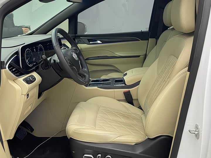 Фото 4 - Buick GL8 ES