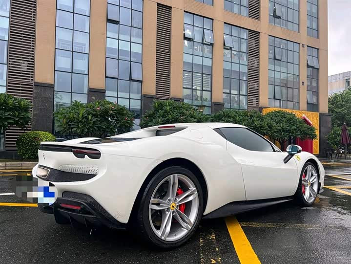 Фото 3 - Ferrari 296