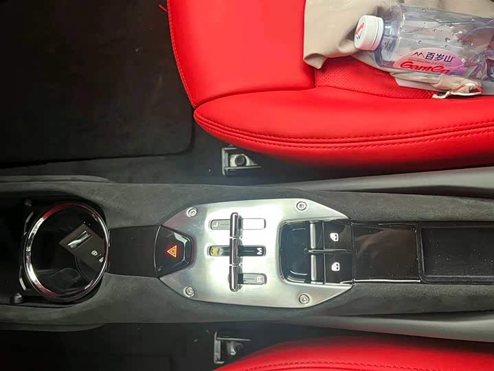 Фото 7 - Ferrari 296