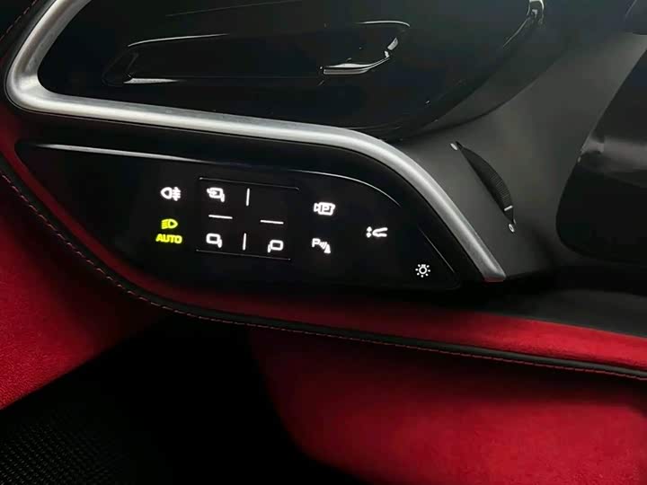 Фото 8 - Ferrari 296