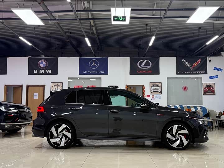 Фото 3 - Volkswagen Golf GTI