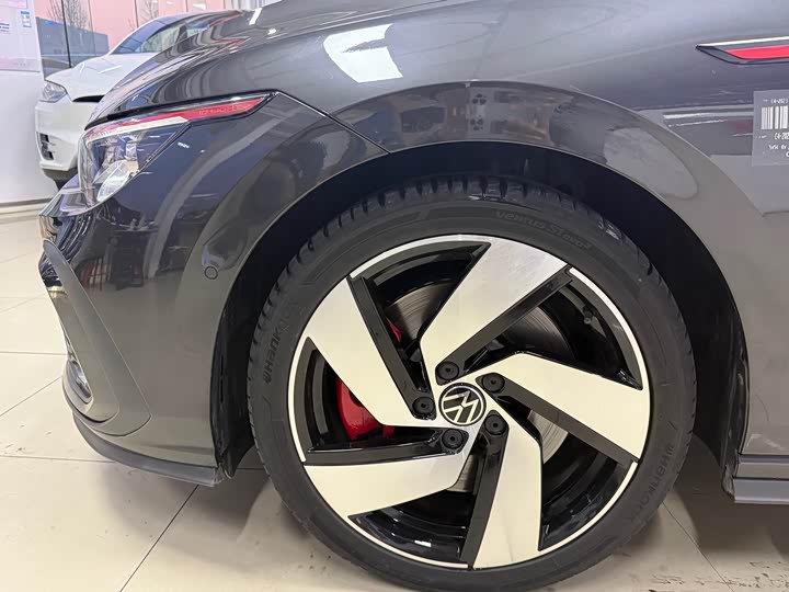 Фото 6 - Volkswagen Golf GTI