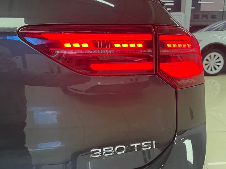 Фото 8 - Volkswagen Golf GTI