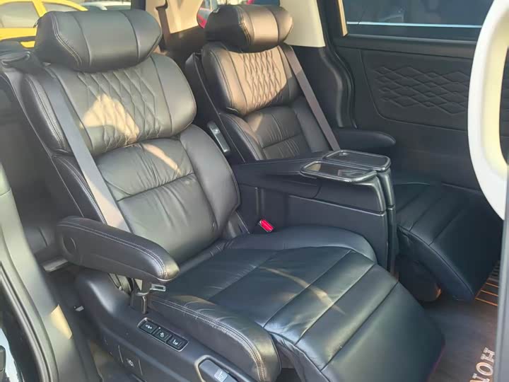 Фото 2 - Honda Elysion