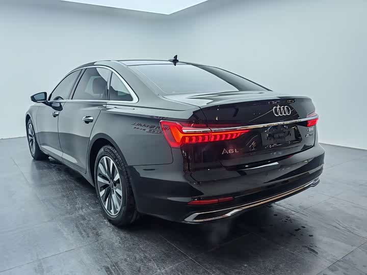Фото 5 - Audi A6L
