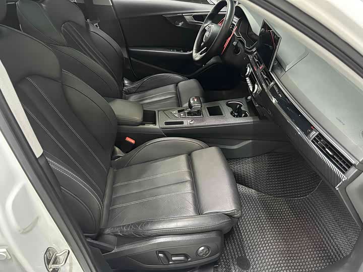 Фото 9 - Audi A4L