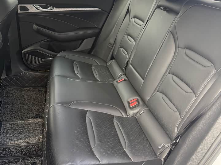 Фото 8 - Geely Preface