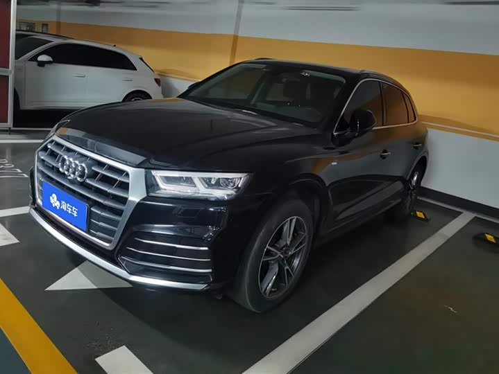 Фото 1 - Audi Q5L