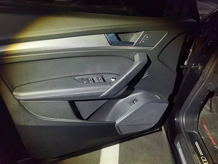 Фото 7 - Audi Q5L