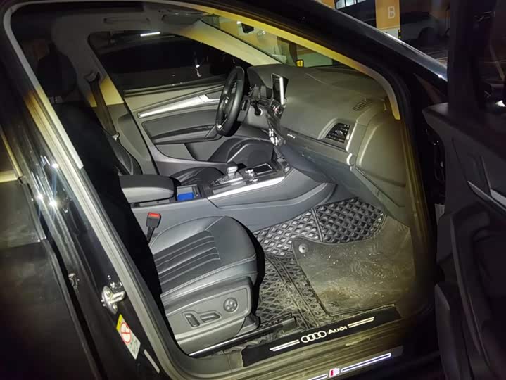 Фото 8 - Audi Q5L