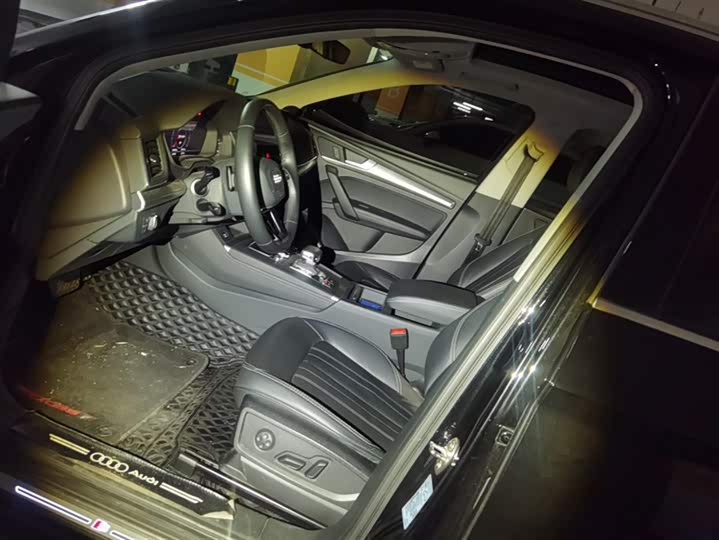 Фото 9 - Audi Q5L