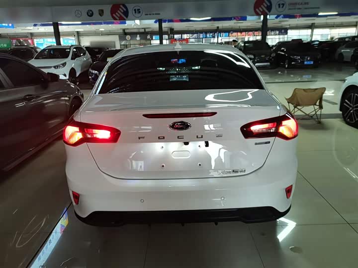 Фото 6 - Ford Focus