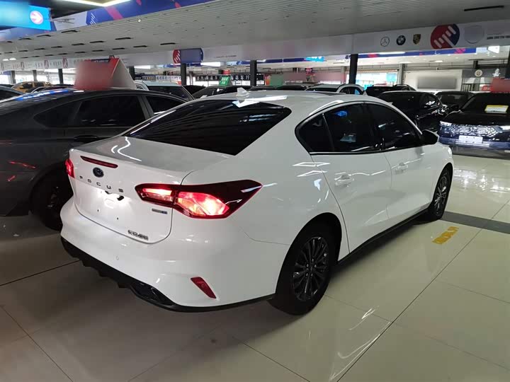 Фото 7 - Ford Focus