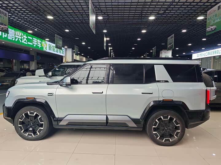 Фото 3 - BYD FangChengBao Leopard 8