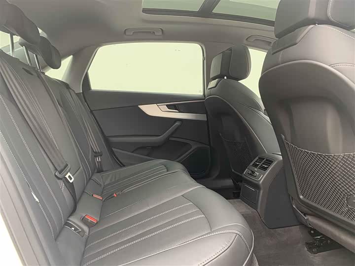 Фото 7 - Audi A4L