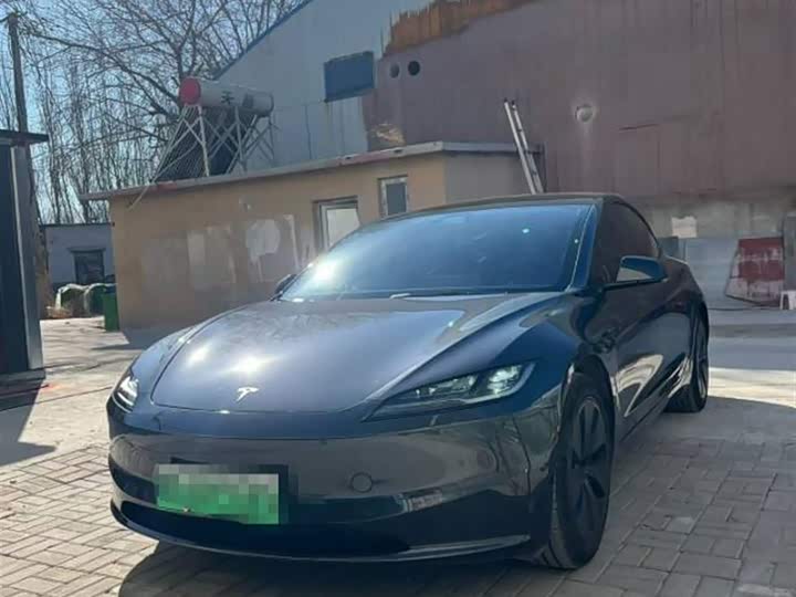 Фото 1 - Tesla Model 3