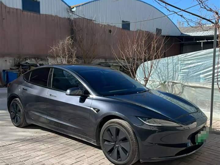 Фото 3 - Tesla Model 3