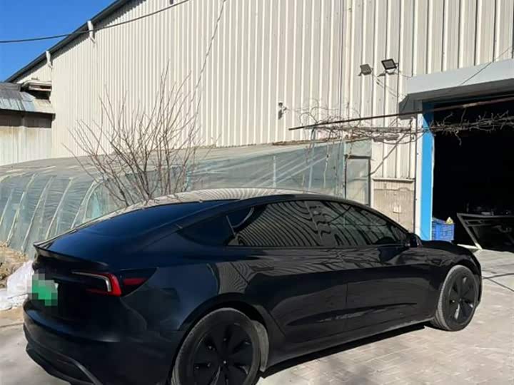 Фото 4 - Tesla Model 3