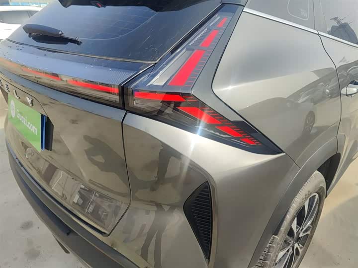 Фото 8 - Geely Atlas