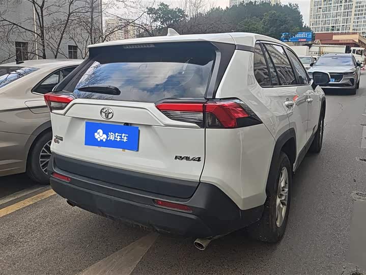 Фото 3 - Toyota RAV4