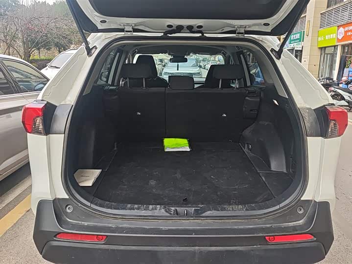 Фото 4 - Toyota RAV4