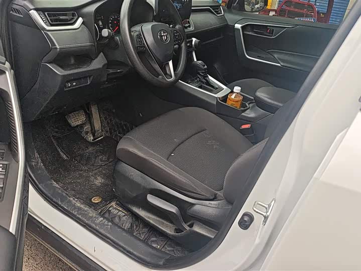 Фото 9 - Toyota RAV4