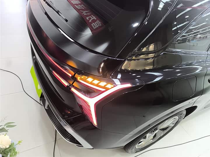 Фото 8 - Hongqi HS3 Hybrid