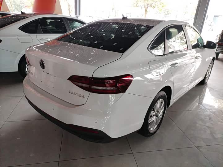 Фото 7 - Volkswagen Lavida