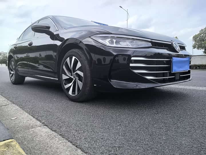 Фото 3 - Volkswagen Passat