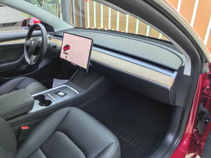 Фото 8 - Tesla Model 3