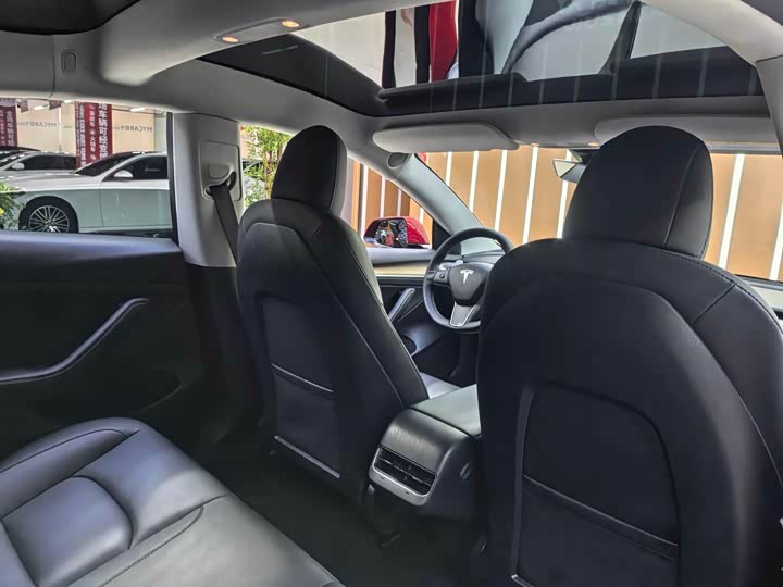 Фото 9 - Tesla Model 3