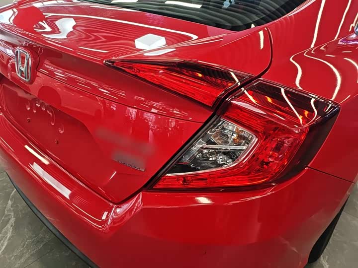 Фото 8 - Honda Civic