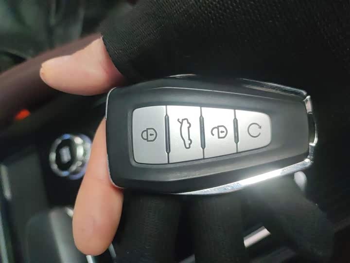 Фото 9 - Geely Monjaro