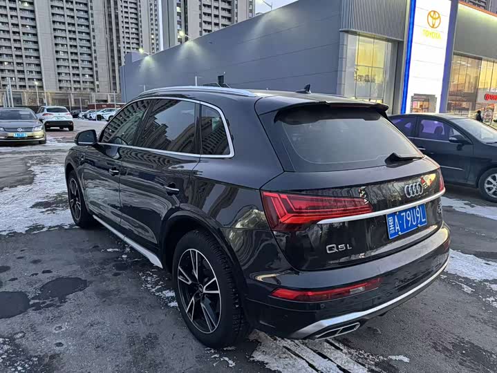 Фото 9 - Audi Q5L