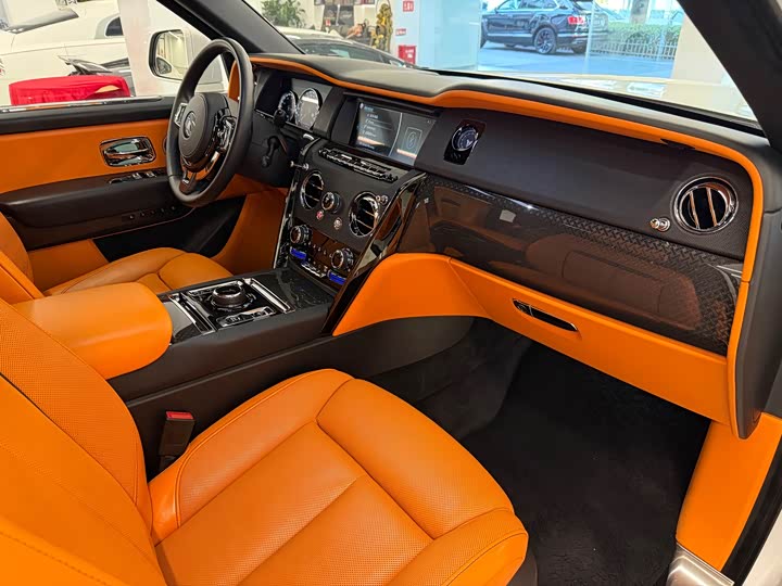 Фото 6 - Rolls-Royce Cullinan