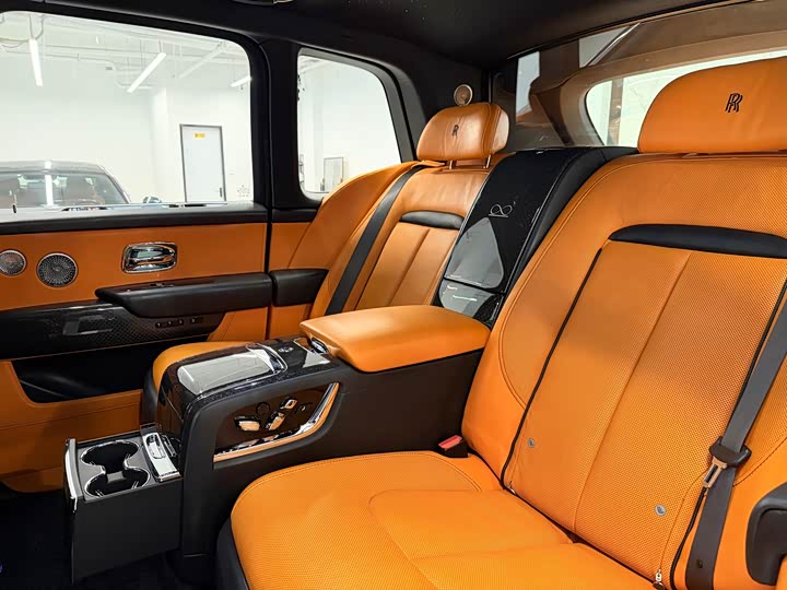 Фото 9 - Rolls-Royce Cullinan