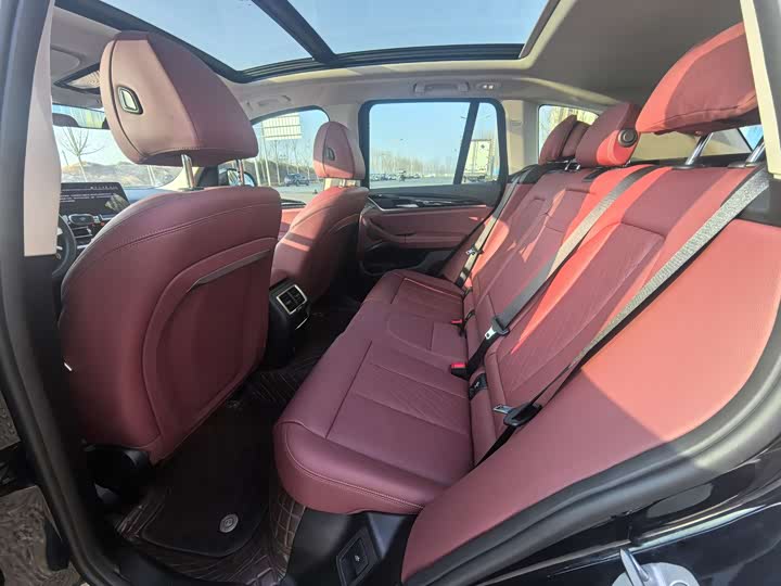 Фото 8 - BMW iX3