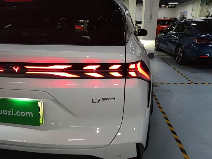 Фото 8 - Geely Galaxy L7