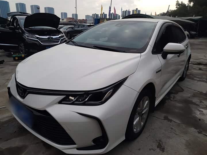 Фото 2 - Toyota Corolla